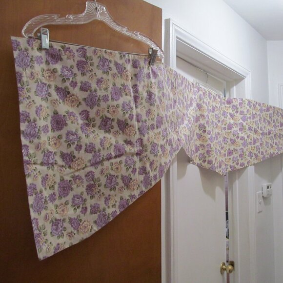 Floral Curtain Valance ~ Beige with purple flowers ~ 18-3/4 x 104" ~ Beautiful! - Picture 2 of 13